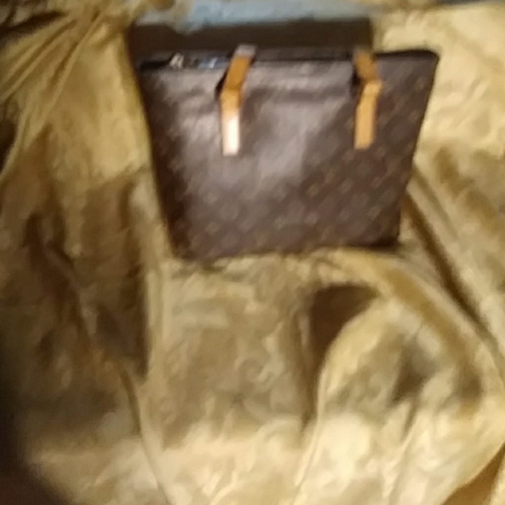 Louis button shoulder bage